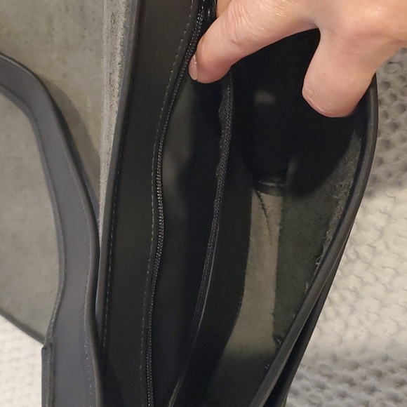 Black leather saddle bag purse with adjustable cross body strap (#8) - Picture 4 of 9